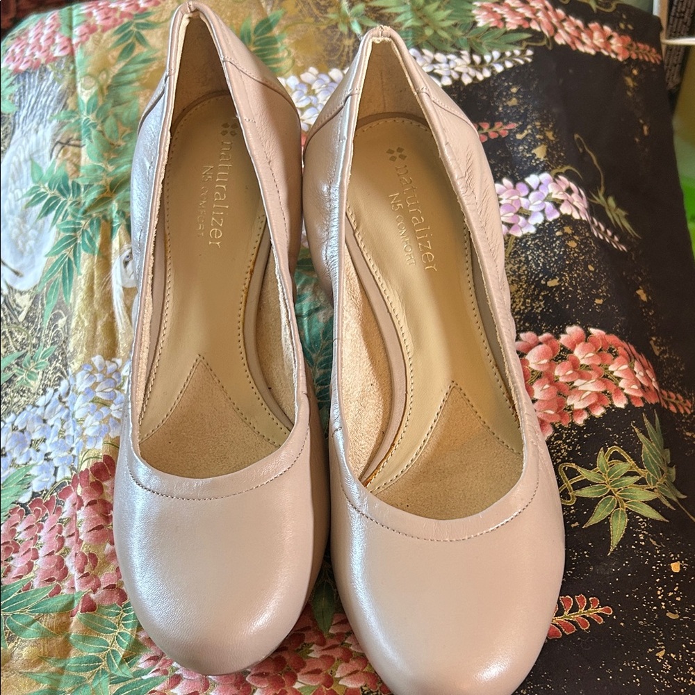 Naturalizer Women's Soft Pink Loafers